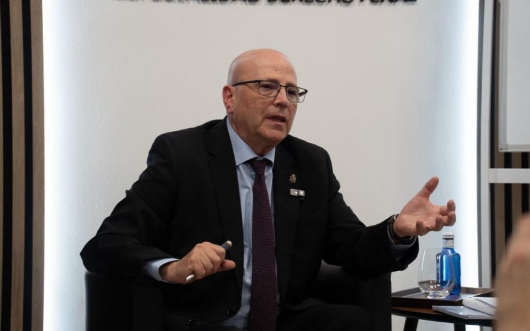 Imbroda imparte una conferencia sobre la Corte Penal Internacional en el Instituto de Estudios Penales