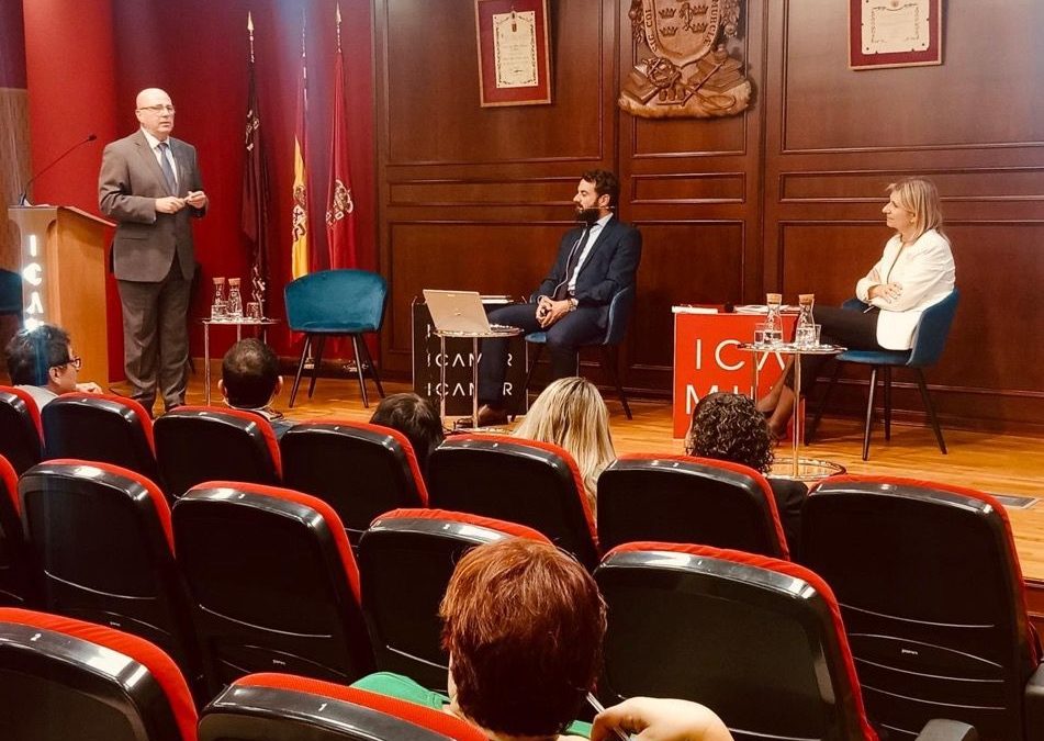 Imbroda analiza en el Colegio de la Abogacía de Murcia el proceso de regularización y los retos ante la entrada en vigor del Pacto Europeo de Migración y Asilo